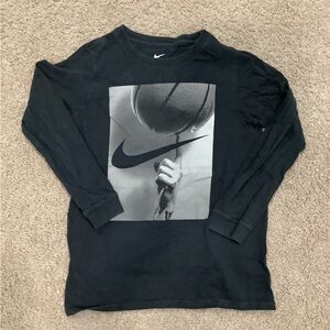 Boys Nike basketball shirt size M